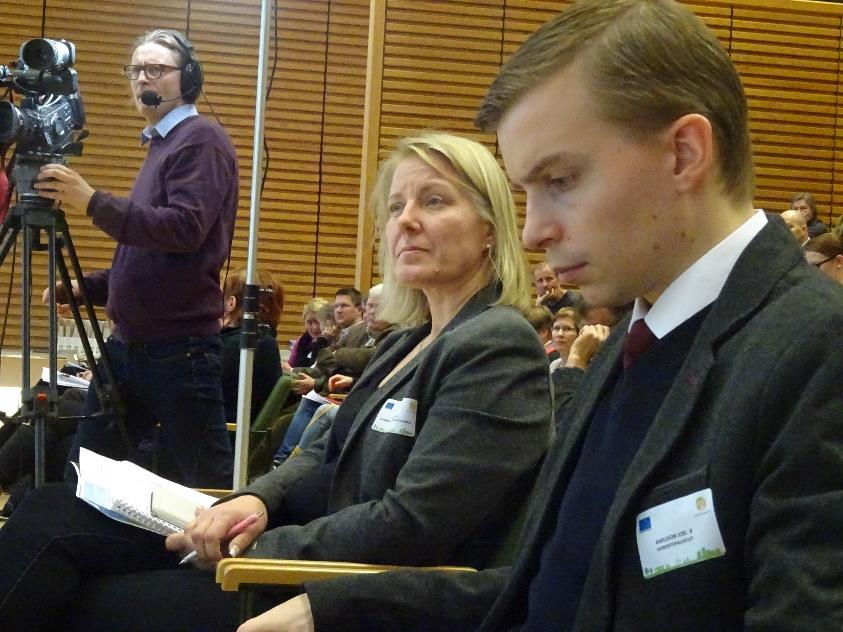 Tiedotusvälineetkin olivat kiinnostuneita suuren seminaarin annista.