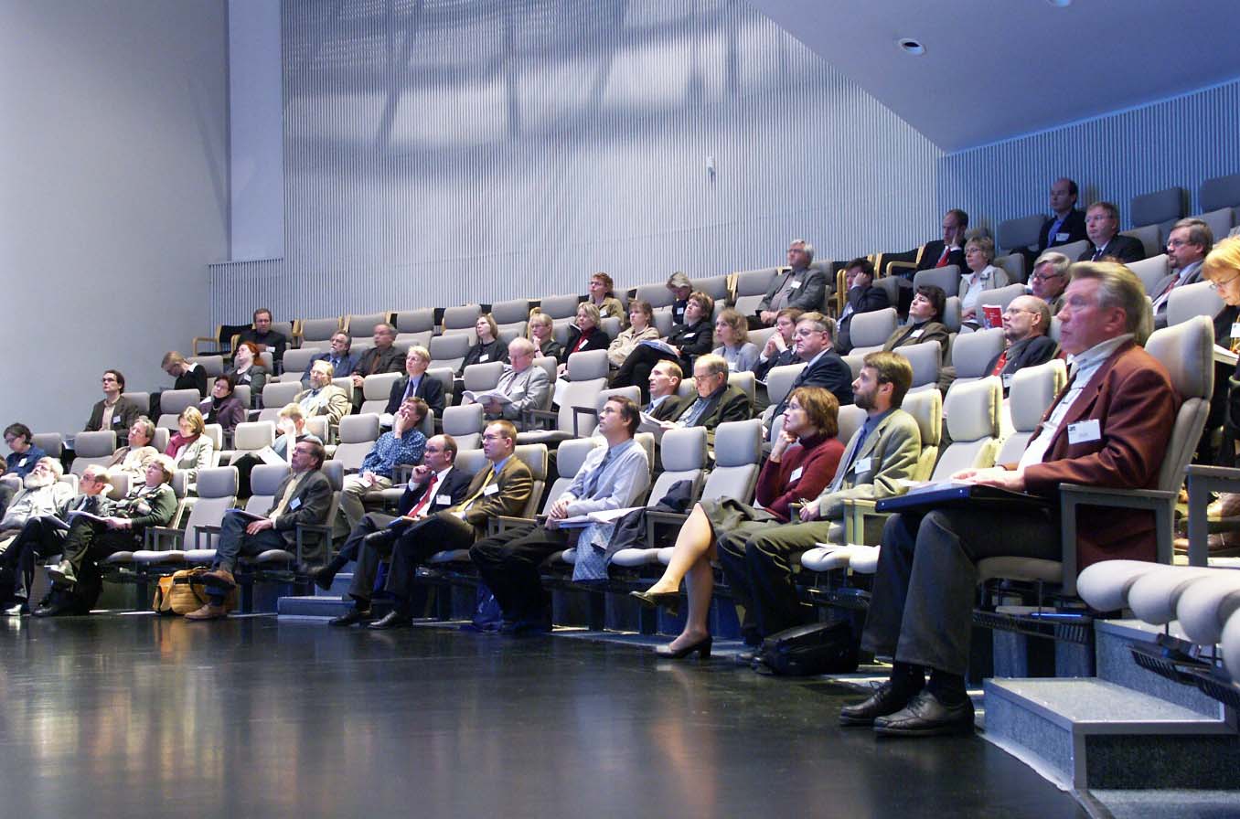 Syksyn 2000 vuosiseminaarissa, joka pidettiin VTT:n auditoriossa 10.