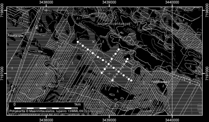 Hannu Pajunen 13. Linnunsilmänsuo Linnunsilmänsuo (kl. 3422 04, x = 7197,1, y = 3439,0) sijaitsee noin 12 km kunnan keskustasta pohjoiseen. Suo rajoittuu soistuneeseen moreenimaastoon (kuva 16).