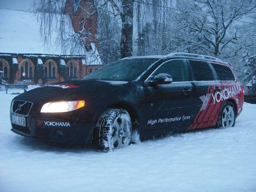 HENKILÖAUTON TALVIRENKAAT - KITKARENKAAT Uutuus Uusi 3D lamellointi yhdistettynä uuteen talvikumiseokseen antavat Yokohaman nastattomalle talvirenkaalle pidon, jota muut voivat vain kadehtia.