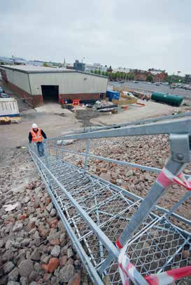 VÄLIAIKAISTEN KULKUJÄRJESTELMIEN JOHDANTO HELPOSTI ASENNETTAVAT JA SÄÄDETTÄVÄT KULKUJÄRJESTELMÄT Väliaikaisten kulkujärjestelmien laaja valikoimamme on hyvä esimerkki asiantuntevasta toiminnastamme