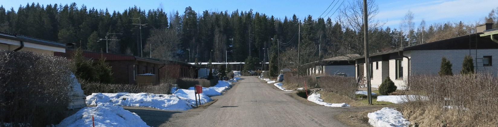 K 233: Huoltoasema, kunnan varikko, teollisuustyyppistä yritystoimintaa K 234: Palvelualan työpaikkoja Aholanpellon vanhempi asutus (Kulkusenkuja, Tiukutie, Aholantie) on syntynyt