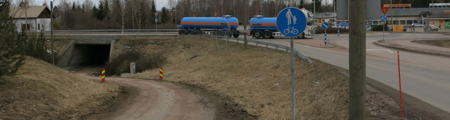 Teilimäessä on rappeutunut tanssilava (K 286/3).
