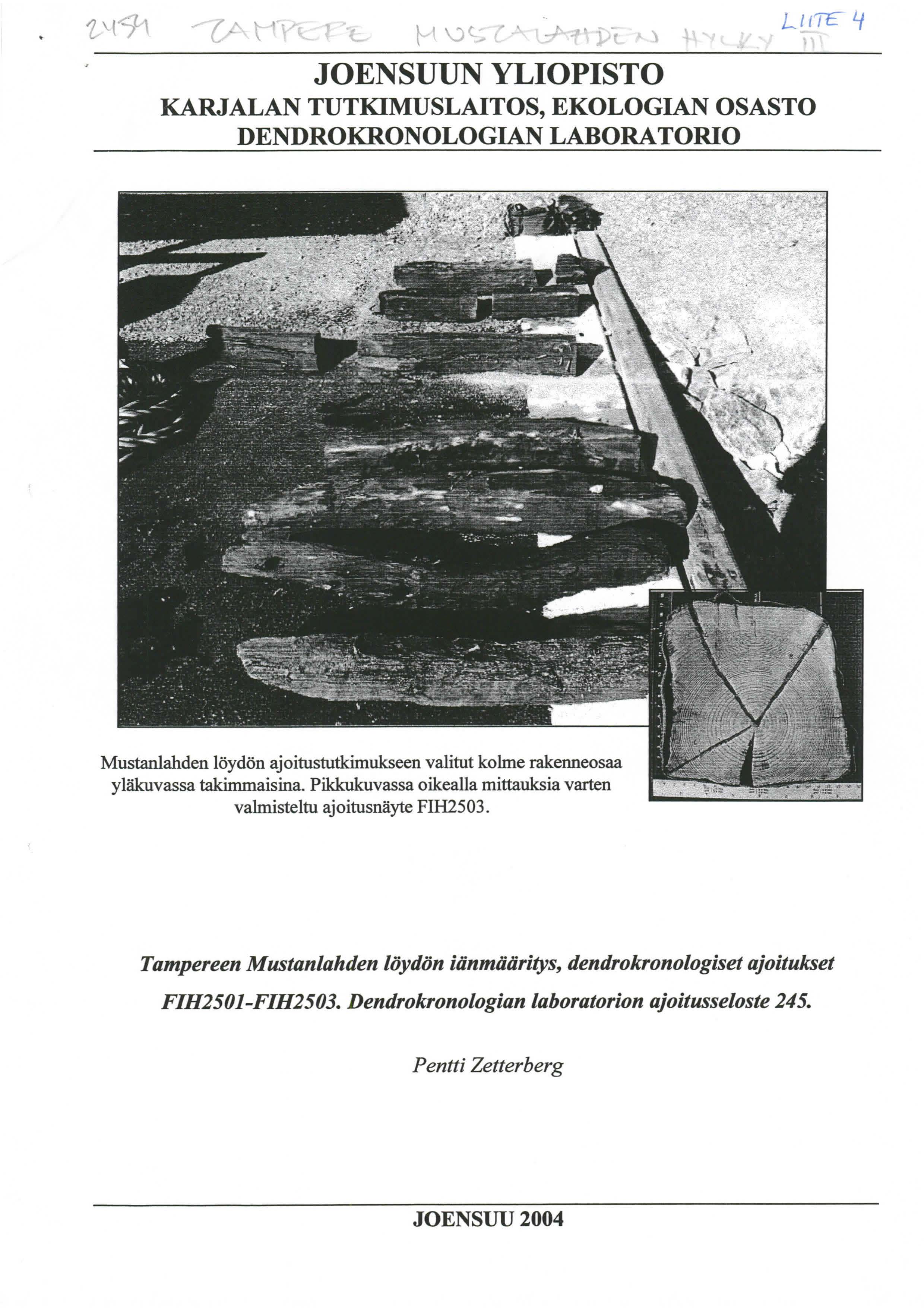 -'l- LitTC 4 JOENSUUN YLIOPISTO KARJALAN TUTKIMUSLAITOS, EKOLOGIAN OSASTO DENDROKRONOLOGIANLABORATORIO Mustanlahden löydön ajoitustutkimukseen valitut kolme rak:enneosaa yläkuvassa takimmaisina.