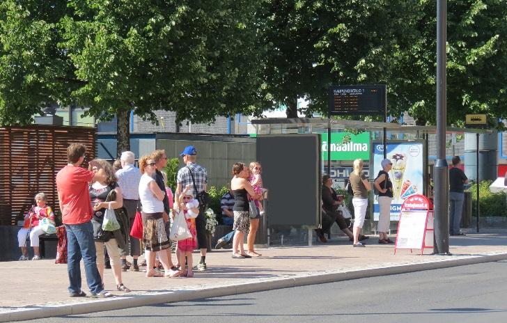 Ihmisten liikkuminen 2/4 Päivittäiset matkat on mahdollista tehdä joukkoliikenteellä kaupunkiseuduilla sekä suurimpien taajamien ja keskuskaupunkien välillä Parannetaan avoimen joukkoliikenteen