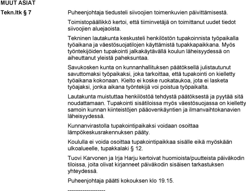 Myös työntekijöiden tupakointi jalkakäytävällä koulun läheisyydessä on aiheuttanut yleistä paheksuntaa.