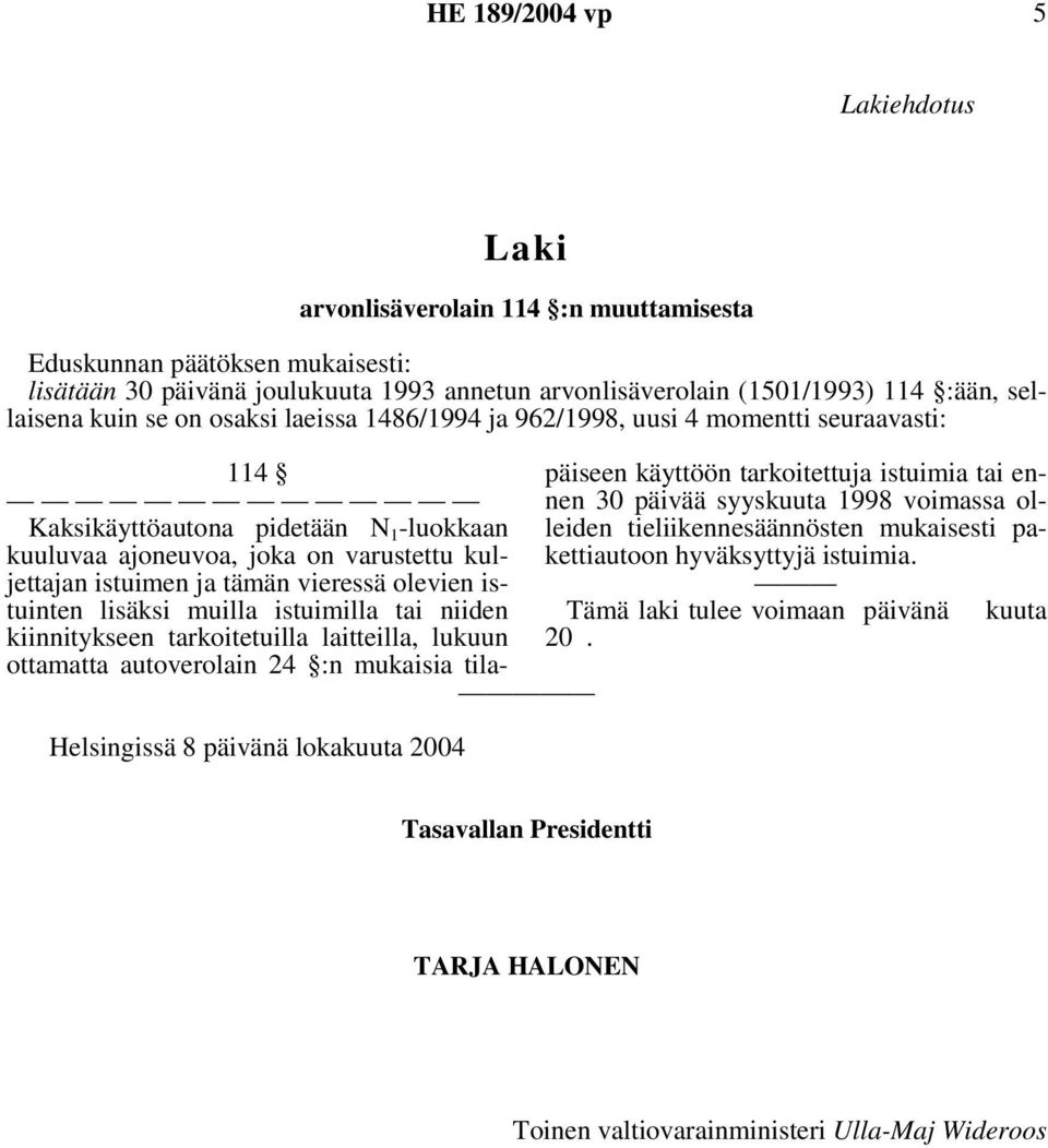 varustettu kuljettajan istuimen ja tämän vieressä olevien istuinten lisäksi muilla istuimilla tai niiden kiinnitykseen tarkoitetuilla laitteilla, lukuun ottamatta autoverolain 24 :n mukaisia