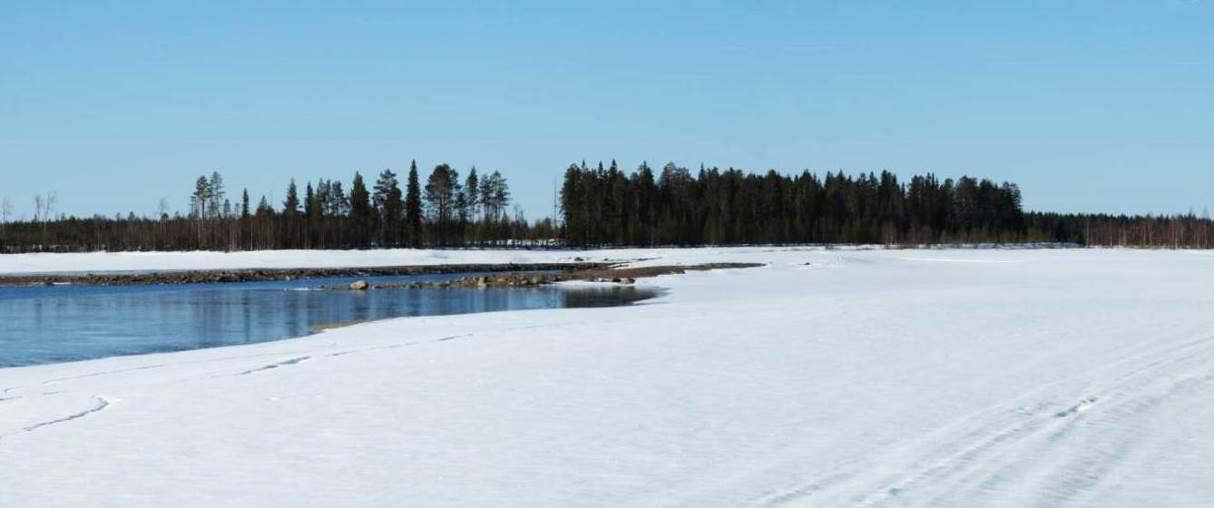 ALA-IRNIN RANTA-ASEMAKAAVA 25 ********************************** Rantaviivasta jää lähes 70 % vapaaksi, kun lasketaan yli 250 m osuudet mukaan. Sen sijoittuminen on esitetty oheisella kuvalla.