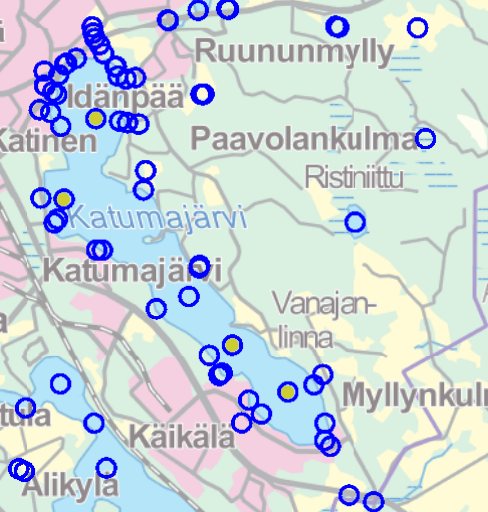 Kuva 3 Pintavesinäytepisteitä. Katumajärvellä vuonna 2014 tehdyssä tutkimuksessa mukana olleet pisteet on merkitty keltaisella täytöllä. Lähde OIVA, Hertta, Syke. Pohjakartta Maanmittauslaitos.