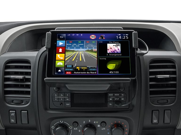 Liitännät kunnossa Renault MEDIA NAVissa multimediatoiminnot ovat käden ulottuvilla ja se toimii kosketusnäytöllä.
