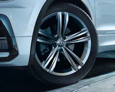 R-Line Tiguan on niin sanottu Sport Utility Vehicle, joten sillä on urheilullinen asenne jo geeneissä.