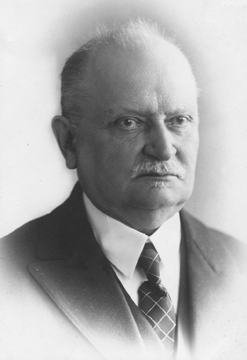 Ilmatieteellisen keskuslaitoksen johtaja Gustaf Melander noin vuonna 1930, jolloin hän oli jäämässä eläkkeelle Meteorologisen keskuslaitoksen johtajan virasta (Kuva: Ilmatieteen laitos).