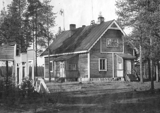 Jaakko Keränen Suomen Sääprofessori Kuva 13. Sodankylän magneettisen observatorion vastavalmistunut päärakennus 31.8.1913 (Keränen, 1921b). Sen oli suunnitellut arkkitehti Onni Tarjanne.