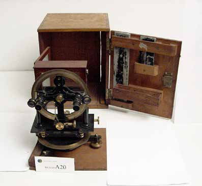 Suomen magneettinen aluekartoitus 1910 1933 Kuva 20. Suomen magneettisissa kartoitustöissä käytetty kronometri vuodelta 1910 Ilmatieteen laitoksen museokokoelmasta.