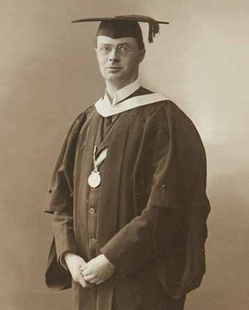 Suomen magneettinen aluekartoitus 1910 1933 Kuva 25. Helsingin Kauppakorkeakoulun englannin opettaja Arthur Cotter (1878 1961) tohtorinviitassaan ja -hatussaan 1910-luvun alussa.