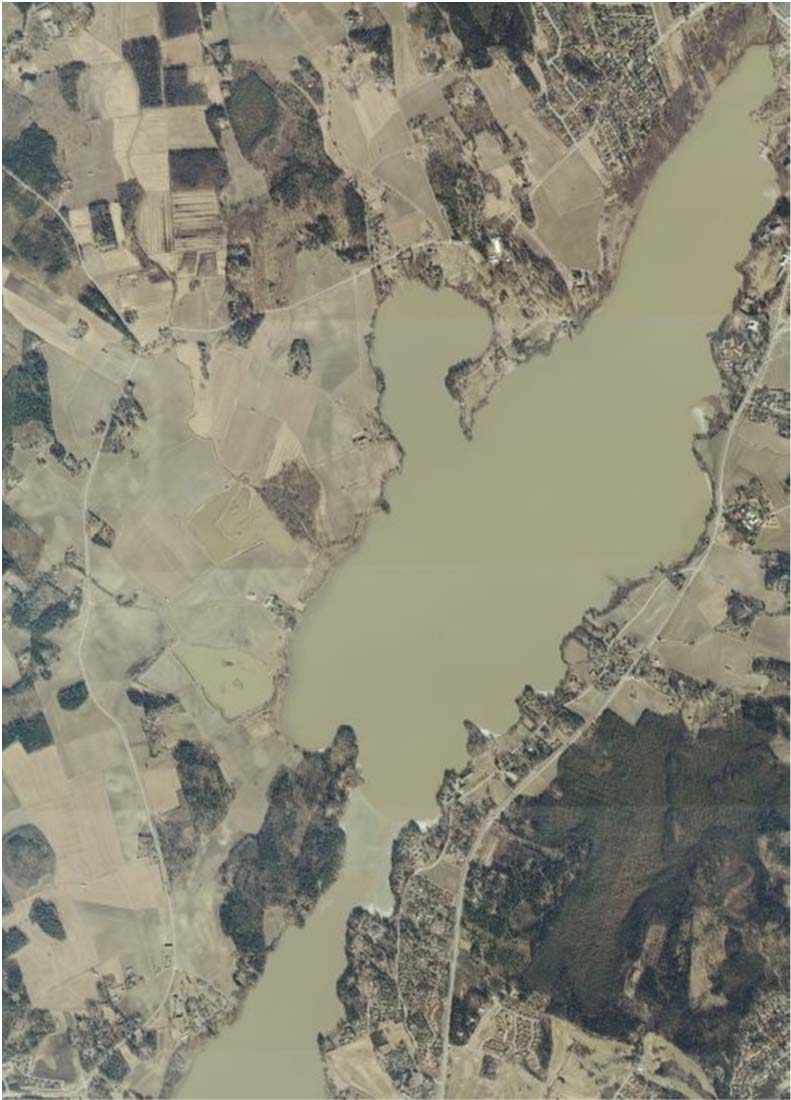 2 Tuusulanjärveen tuleva ravinnekuormitus Maaperältään savisen Tuusulanjärven valuma alueen kasvipeitteettömiltä pelloilta keväisin erodoituva kiintoaines värjää järven veden maitokahvinruskeaksi