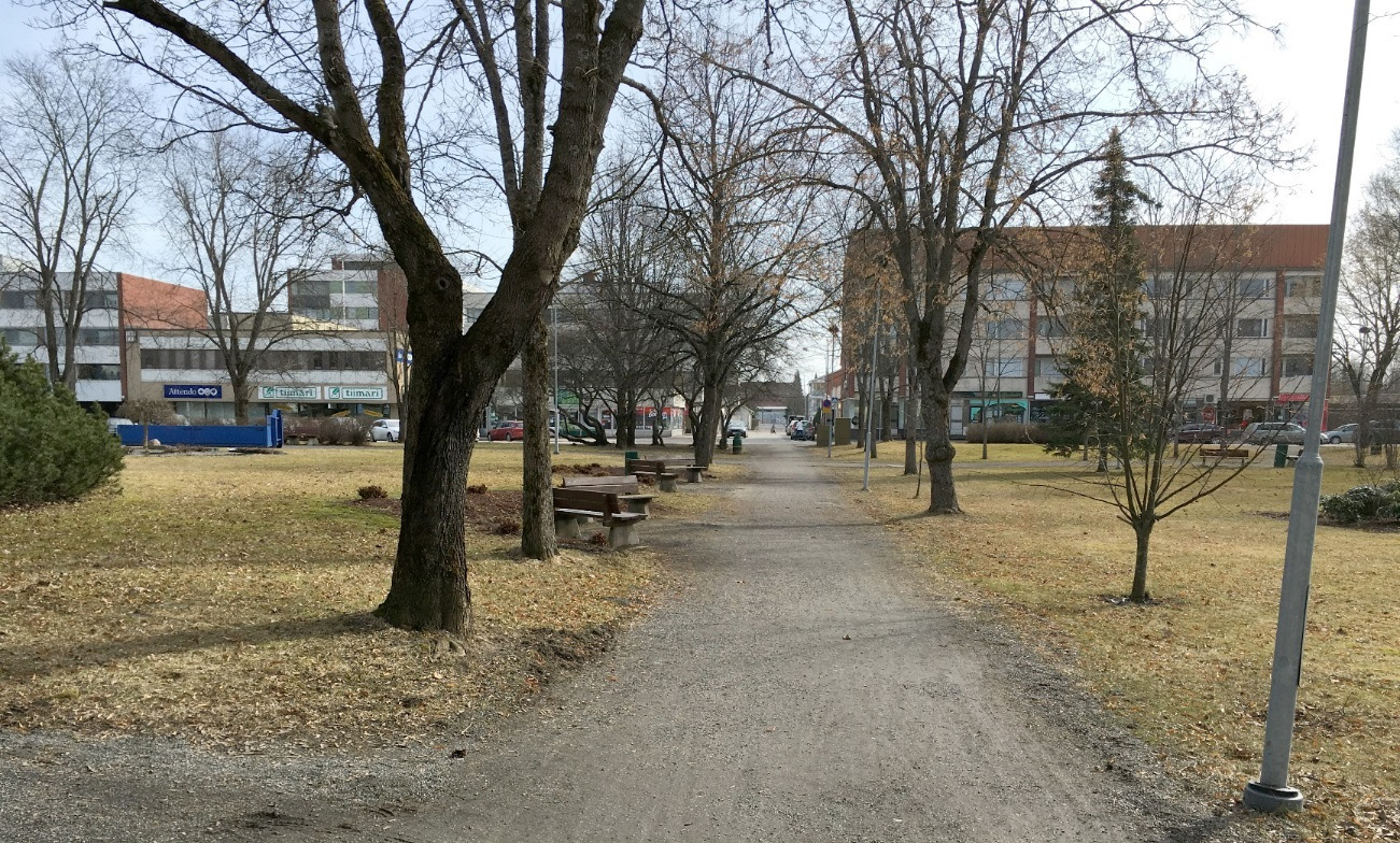 KULKUVÄYLÄT Pekankujan jatkeena toimivan puiston poikittaisyhteyden roolia korostetaan uudella yhtenäisellä puurivillä.