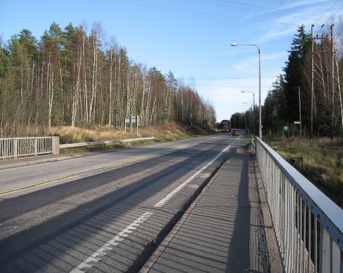 10 Meluselvitys 2010, Loviisa Kotka Kuva 4.1. Nykyinen valtatie 7 Pyhtään kirkonkylän eteläpuolella.