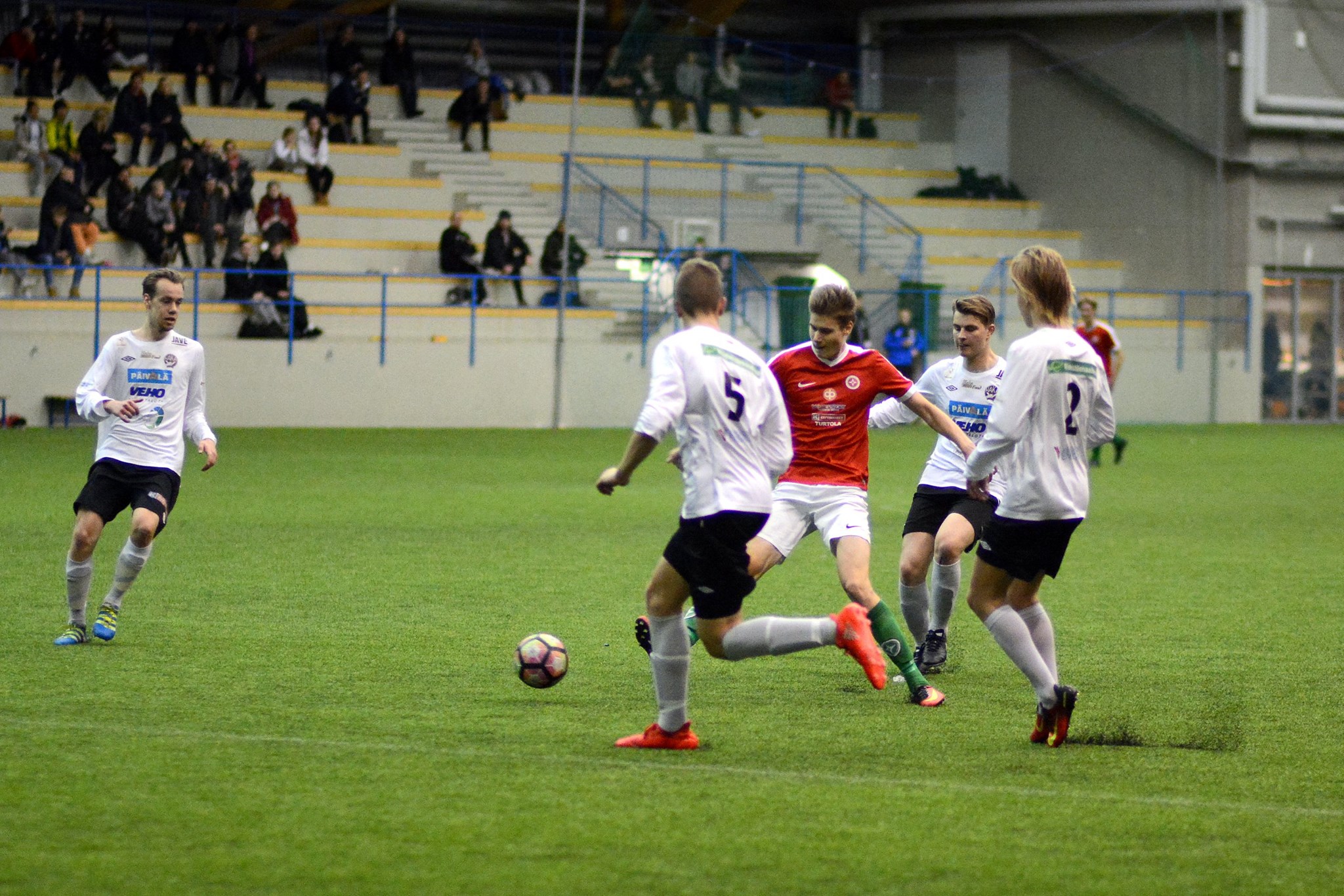 FC Haka junioreiden ja Härmän yhteisjoukkue aloittaa sunnuntaina yhdeksän ottelun urakointinsa pääsystä A-poikien SM-sarjaan.