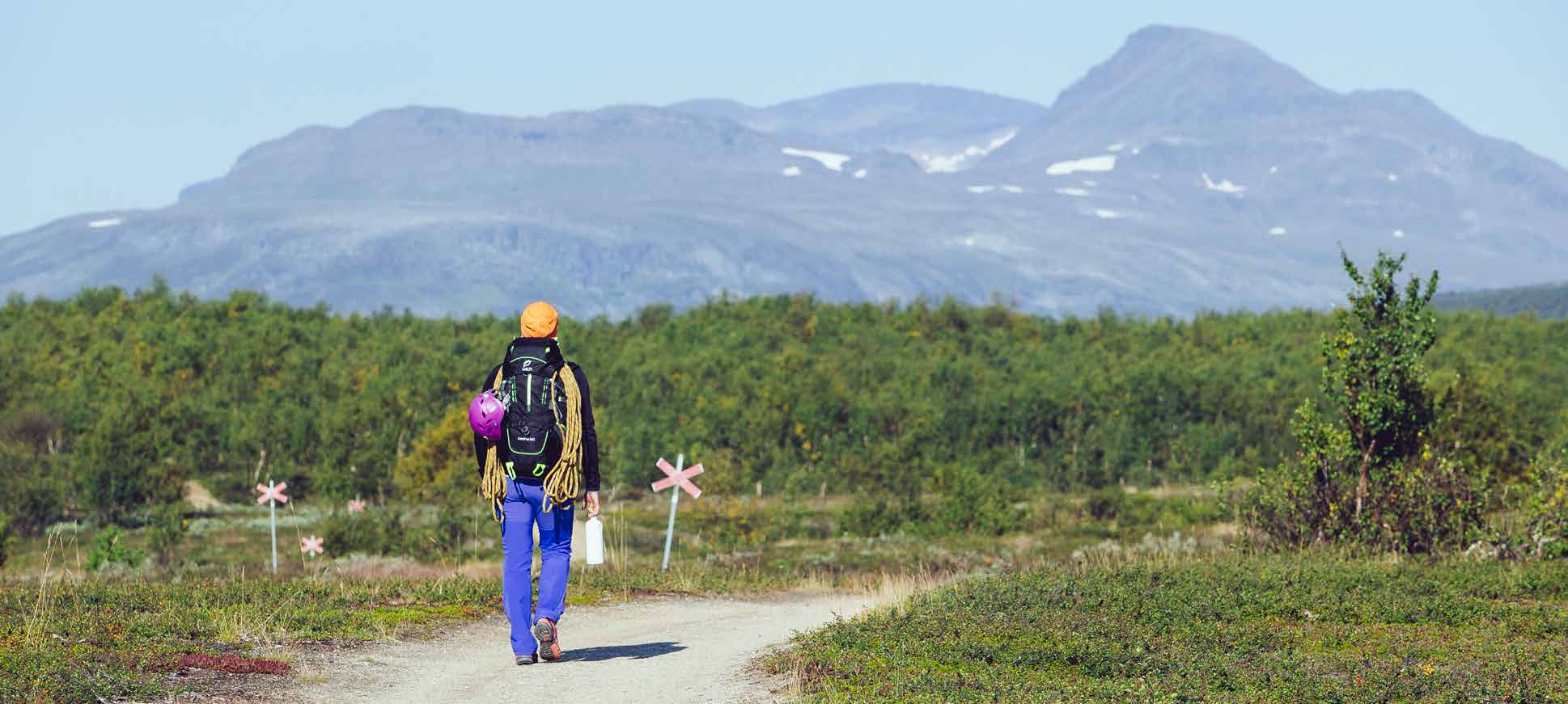 ALKUSANAT FOREWORDS Ylös, ulos ja luontoon! Ihmiset urheilevat ja liikkuvat luonnossa koko ajan enemmän! Vähentynyt vapaa-aika aiheuttaa sen että sen laatuun halutaan satsata entistä enemmän.