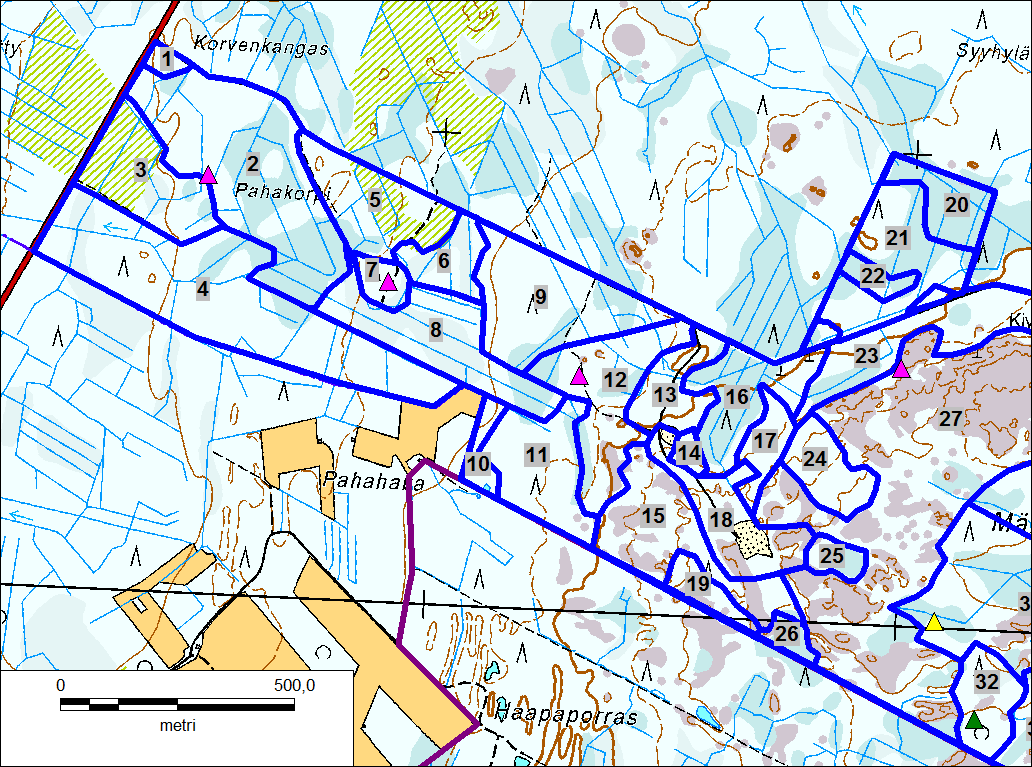 Kuva 3. Mäkikankaan tuulipuiston yleiskuvauksessa käytetyt osa-alueet 1 26. Tuulipuisto on rajattu sinisellä ja laajennusalue sinipunaisella viivalla.