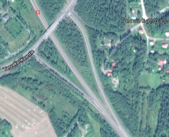 58 Kuva 31. Esimerkki rombisesta eritasoliittymästä: teiden 6 ja 13 välinen liittymä (Google Maps).