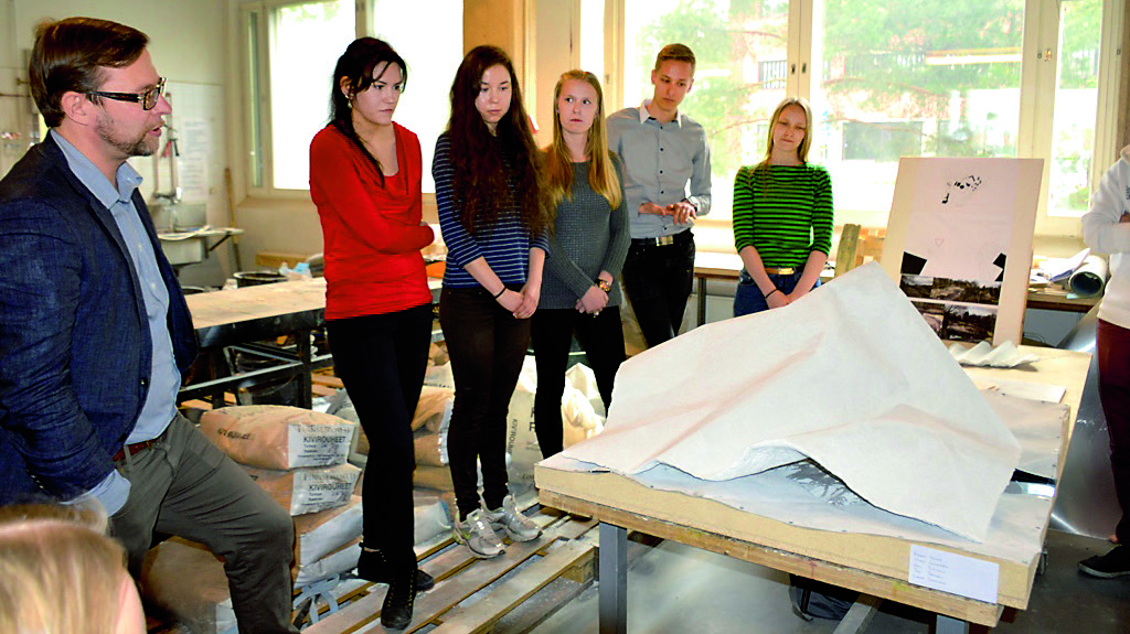 ensimmäisen vuosikurssin betoniharjoitustyö Aalto-yliopiston arkkitehtuurin laitoksella 2015 Päivi Väisänen, arkkitehti SAFA, yliopisto-opettaja Arkkitehtuurin laitoksen pakollisiin kandiopintoihin