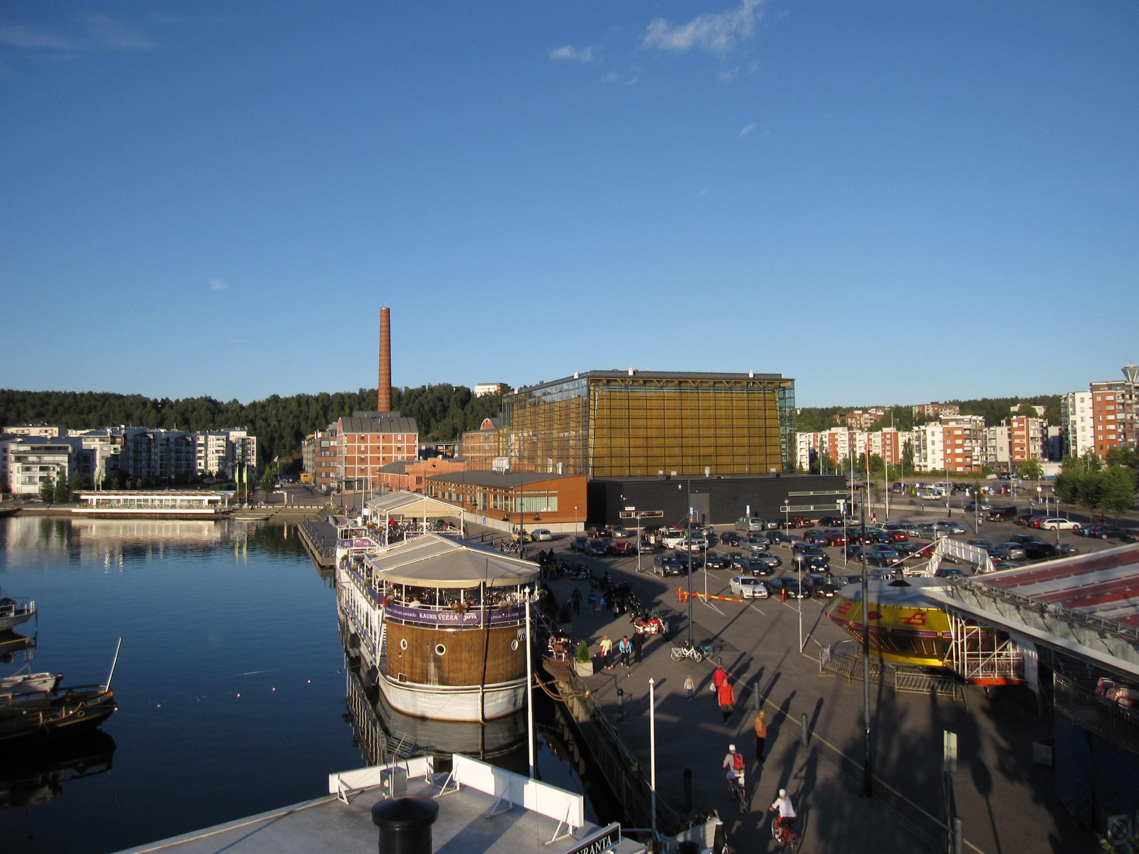 Materiaalitehokkuuden edistäminen Lahden kaupungissa Saara Vauramo, Lahden kaupunki