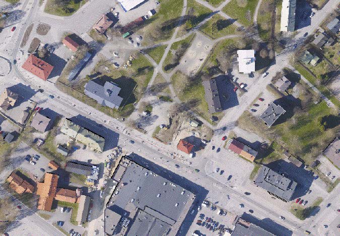 7 3. LÄHTÖKOHDAT 3.1 Selvitys suunnittelualueen oloista 3.1.1 Alueen yleiskuvaus Kaavamuutosalue sijaitsee Brahean (1.) kaupunginosassa Lieksan ydinkeskustassa. 3.1.2 Luonnonympäristö ja maaperä Suunnittelualue on pääosin jo rakentunut.