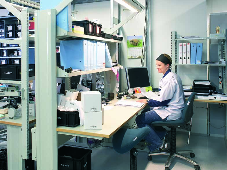 Tower Line -työpöydät TYÖPÖYDÄT JA LÄPIVIRTAUSHYLLYT TowerLine-työpöydät ovat nykyaikaiseen, huipputekniseen laboratorioon sopiva ratkaisu.
