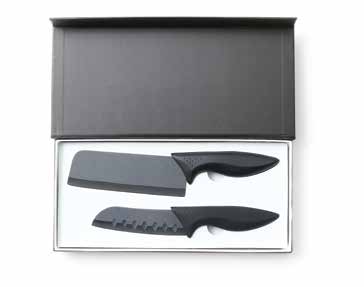 KEITTIÖ JA KATTAUS VEITSISETTI NAKIRI Setissä on mukana kaksi keraamista veistä. Santoku-ja nakiri-veitsi.