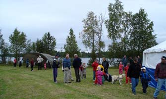 Kaukon, Ojanperän ja Paavalniemen alue Sijaitsee kiinteästi lähellä Rovaniemen kaupunkia Kemijoen rannalla ja Pöyliövaaran "katveessa".