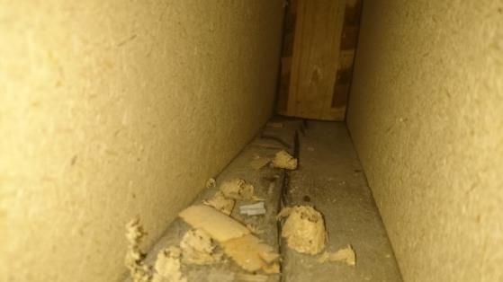 rakenteet purettava kosteusvaurion laajuudelta. Märkätilan seinän alaosa on eristettävä lattiarakenteesta vähintään 100 mm vedeneristeen ylös nostolla.