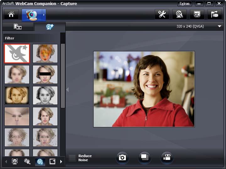 Tehosteiden käyttäminen videossa tai kuvassa Monet ArcSoft Magic-i Visual Effects -toiminnoista on integroitu ArcSoft WebCam Companion -ohjelmaan, joten voit käyttää videokeskusteluissa käyttämiäsi