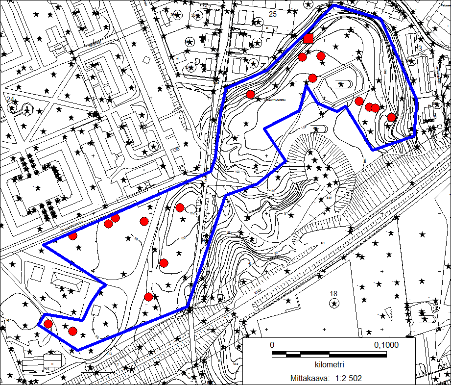 Kuva 5. Liito-oravien elinympäristö (sininen viiva) sekä puut joiden tyviltä löytyi liito-oravan jätöksiä (punainen ympyrä). Kolohaapa on merkitty punaisella neliöllä.