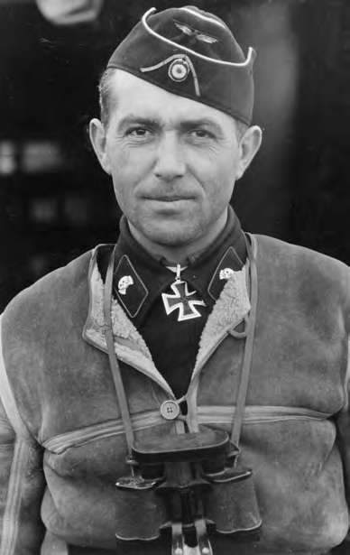 Ylivääpeli Rudolf Zwettin Tiger teknisellä tauolla.