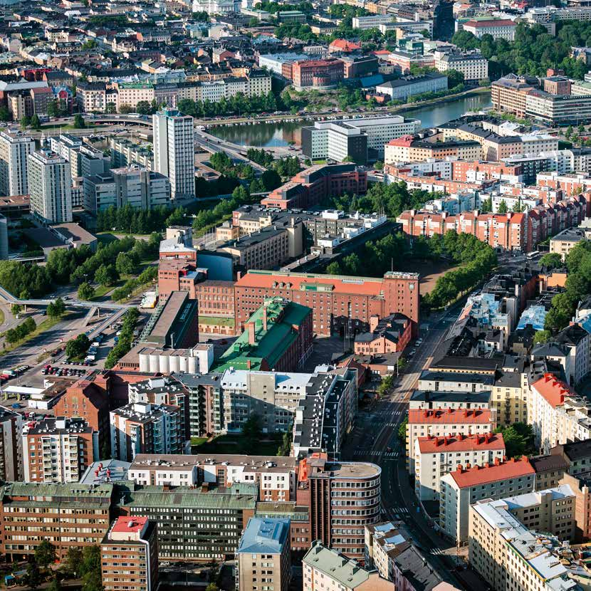 SÖRNÄISTEN SYDÄMESSÄ JA KALASATAMAN KUPEESSA Kiinteistö sijaitsee Sörnäisissä aivan Helsingin keskustan tuntumassa Hämeentien ja Kaikukadun kulmassa.