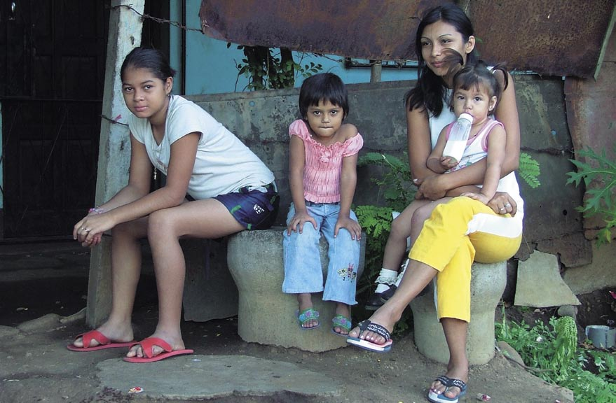 K e h i t y s p o l i t i i k k a v a i k u t t a a y h t e i s t y ö m a i s s a Nicaraguan väestö on nuorta ja kasvaa 2,4 prosentin vuosivauhdilla. Kuva: Matti Nummelin.