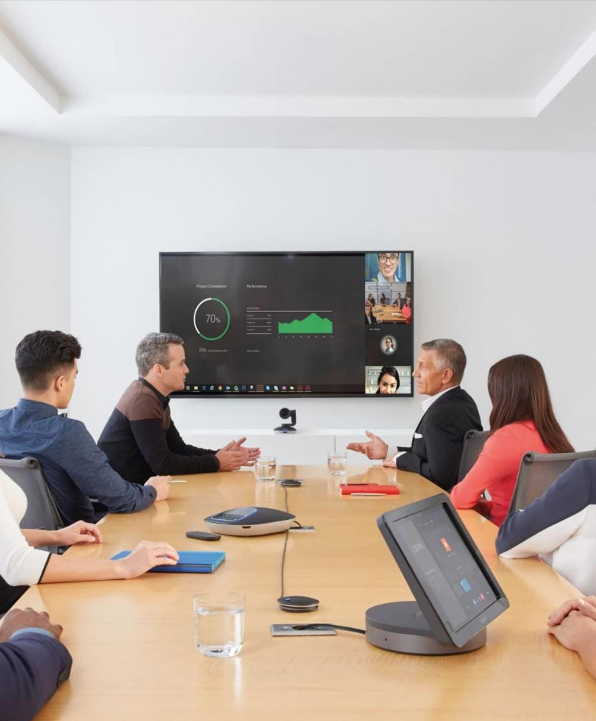 Skype for Businessin monipuoliset toiminnot heräävät eloon neuvotteluhuoneessa.
