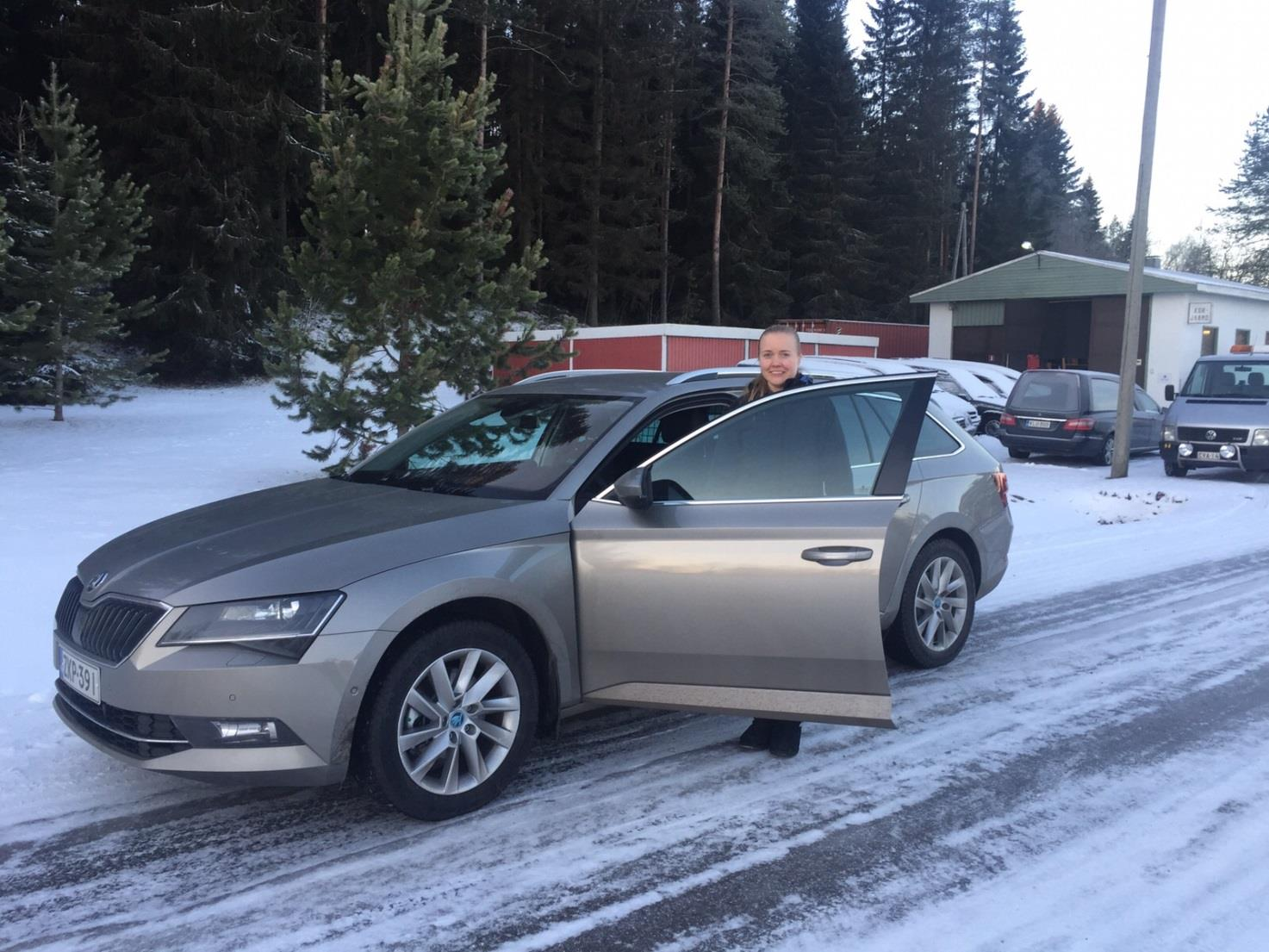 Eläinlääkintäauto varustelut Meillä on vuosikymmenien kokemus erikoisautojen rakentamisessa ja varustelussa. Nyt tämä tietotaito on myös sinun käytettävissä suunnitellessasi uutta eläinlääkintäautoa.