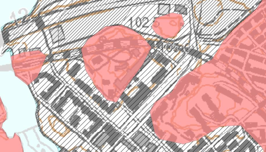 3 2.2 Maaperä ja rakennusten perustamistapa GTK:n maaperäkarttatuloste on esitetty kuvassa 2.2. Kuva 2.2. Alueen maaperäkartta. Kallio punaisella, täyttömaat viivoitettuna.