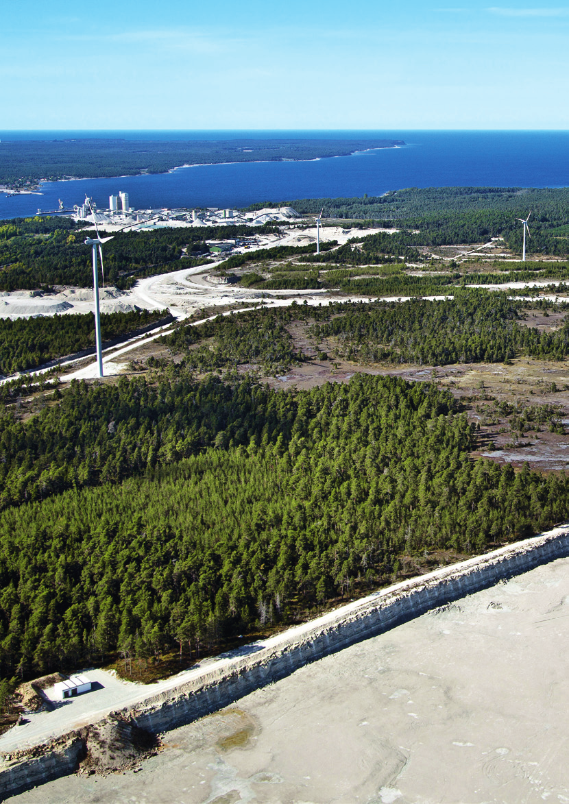 Bunge sijaitsee 8,5 km koilliseen nykyisestä Storugnsin toimipaikasta (kuvassa), jonka korkealuokkainen kalkkikiviesiintymä on ehtymässä.