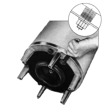 Pumpun tuotto Pumpun suorituskyvyn säilyttämiseksi pumppu täytyy tarkistaa sitä mukaa kun pumpun juoksupyörä kuluu. Pumpun juoksupyörän ja diffusorin välyksen tulee olla mahdollisimman pieni.