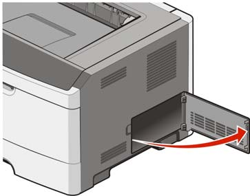 Tulostimen lisäasennus 19 4 Työnnä muistikortti suoraan liittimeen niin, että lukitsimet napsahtavat paikalleen. 5 Sulje emolevyn luukku.
