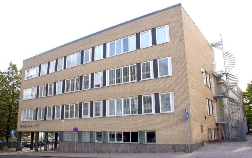 Kuuntelut iltalukiossa, Eskelinkatu 4 (suurin osa studiossa ja suurluokassa pohjakerroksessa) Ammatti-instituutin opiskelijat kuuntelevat Kellonsoittajankadulla, paitsi