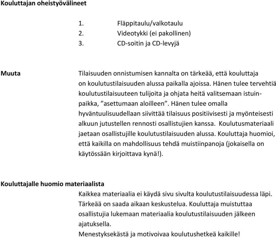 Hänen tulee tervehtiä koulutustilaisuuteen tulijoita ja ohjata heitä valitsemaan istuinpaikka, asettumaan aloilleen.