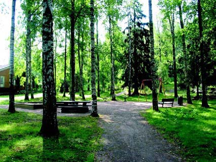 4. SUUNNITELMA VUOSILLE 2004-2013 Alueen leikkipaikka säilytetään pienimuotoisena lähikortteleita palvelevana, sillä matka leikkipuisto Soihtuun on kuitenkin melko pitkä.