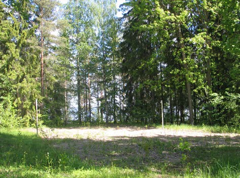 2 -alue kenttä = 318 m 2 Pintavesien ohjaus Toimenpide-esitys Poistamisen perusteet ei käyttökunnossa hiekkasora ei aitausta ei suorituspaikkoja luonnonmukainen ei valaistusta (itäpuolella kulkevalla