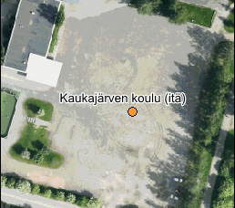 2 -alue kenttä = 5415 m 2 jalkapallo, pituushyppy, kesällä sora ei aitausta Kaukajärven koulu (itä) Kaukajärven koulu Viheraluetyyppi pituushyppypaikka kentän kaakkoispuolella ei kalusteita tai