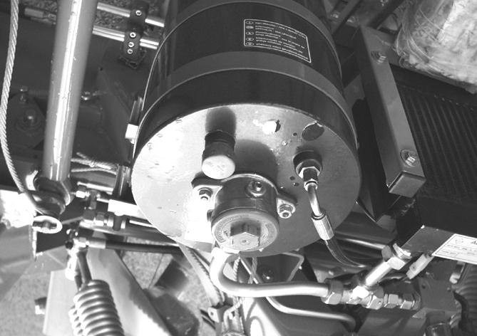 Pos: 39.39 /BA/Sonderausstatung/EasyCut / AM Mähwerke/Querförderer/Hydraulikölfilter ersetzen EC 9140 @ 10\mod_1222336185786_71.